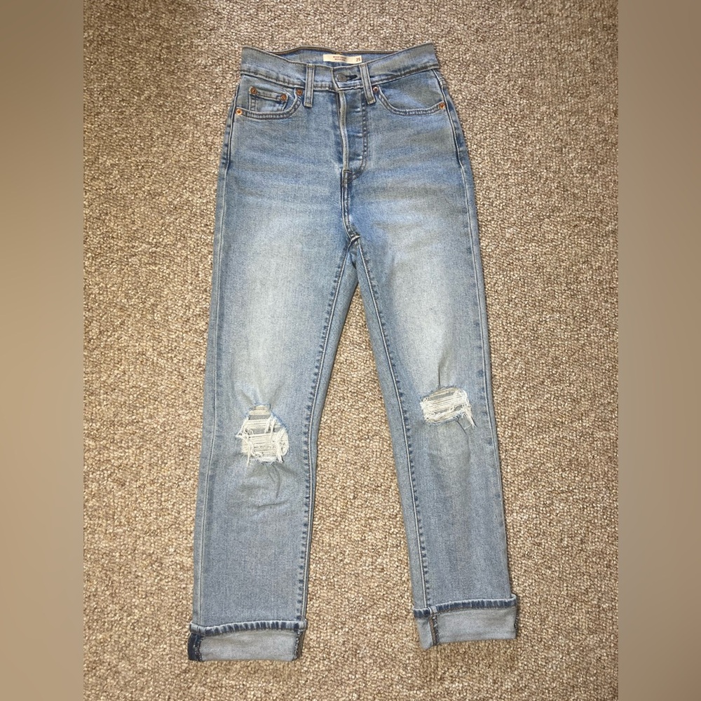 Distressed Wedgie Straight Levi’s Jeans - Picture 3 of 6